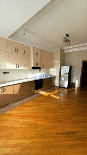 Aylıq Kirayə 3 otaqlı Yeni Tikili bina evi  130m², Bakı