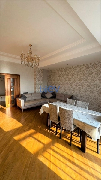 Aylıq Kirayə 3 otaqlı Yeni Tikili bina evi  130m², Bakı