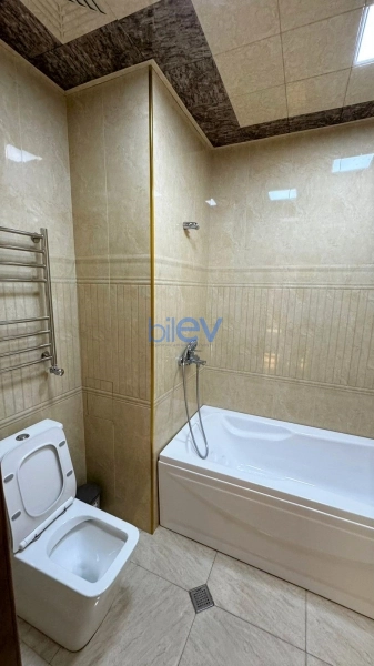 Aylıq Kirayə 3 otaqlı Yeni Tikili bina evi  130m², Bakı