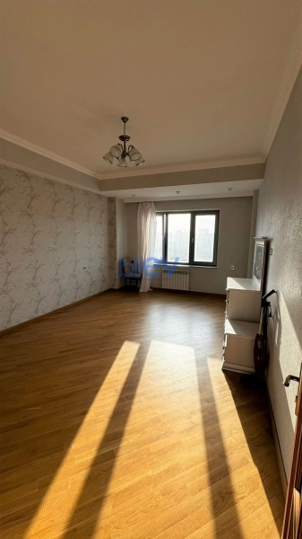 Aylıq Kirayə 3 otaqlı Yeni Tikili bina evi  130m², Bakı