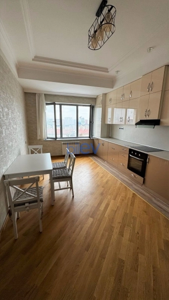 Aylıq Kirayə 3 otaqlı Yeni Tikili bina evi  130m², Bakı