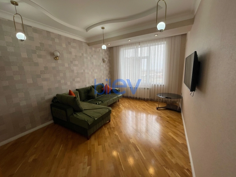 Aylıq Kirayə 4 otaqlı Köhnə Tikili bina evi  160m², Bakı