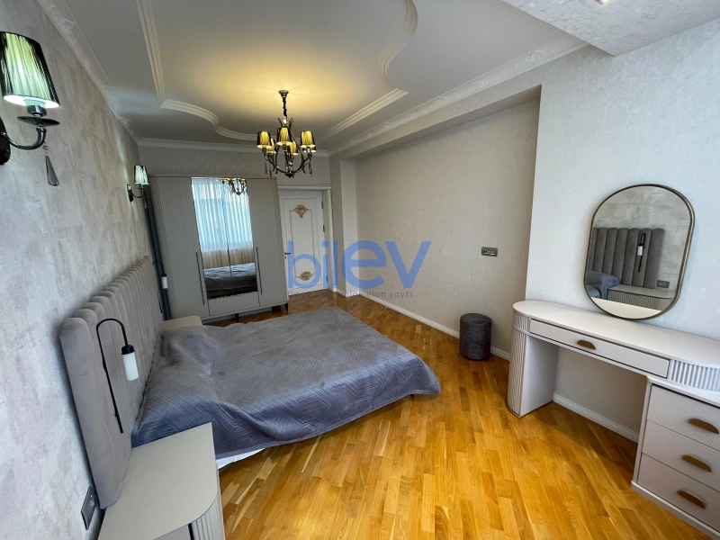 Aylıq Kirayə 4 otaqlı Köhnə Tikili bina evi  160m², Bakı