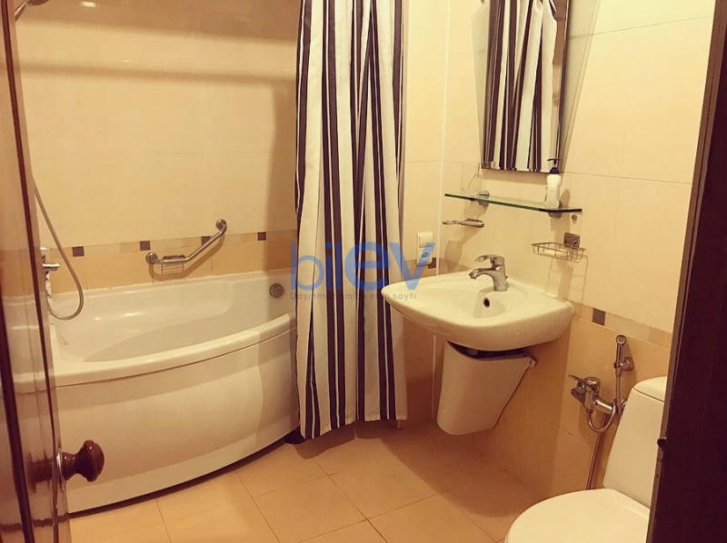 Aylıq Kirayə 4 otaqlı Köhnə Tikili bina evi  160m², Bakı