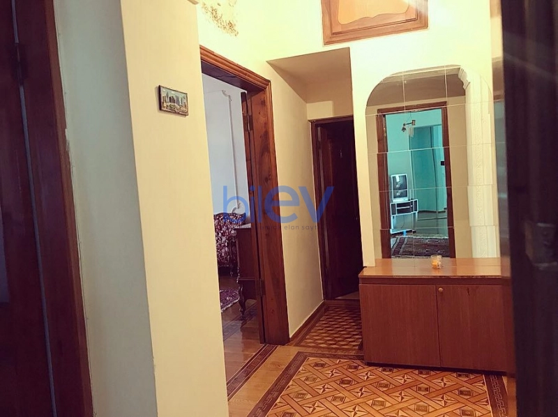 Aylıq Kirayə 4 otaqlı Köhnə Tikili bina evi  160m², Bakı