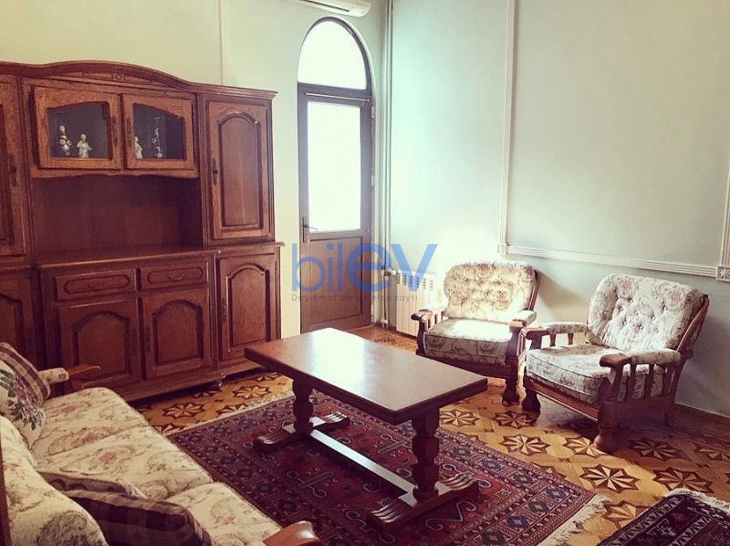Aylıq Kirayə 4 otaqlı Köhnə Tikili bina evi  160m², Bakı