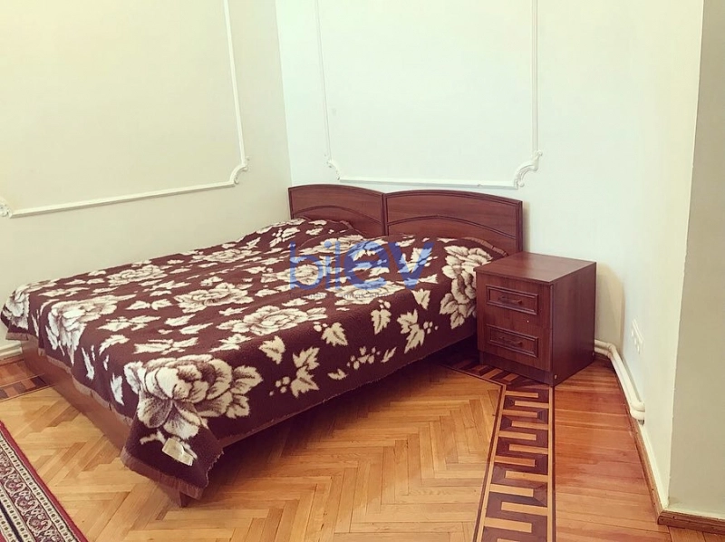 Aylıq Kirayə 4 otaqlı Köhnə Tikili bina evi  160m², Bakı