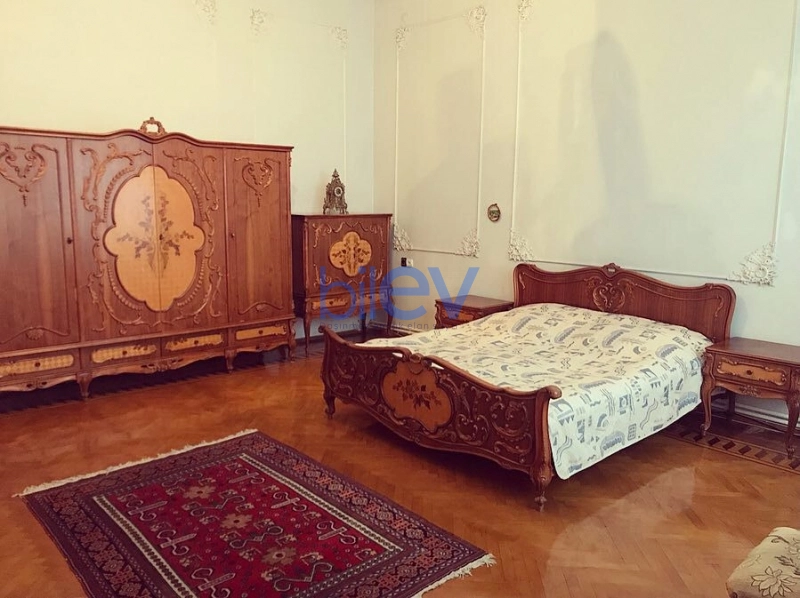 Aylıq Kirayə 4 otaqlı Köhnə Tikili bina evi  160m², Bakı