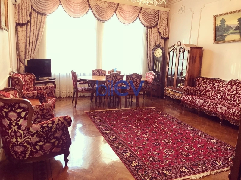 Aylıq Kirayə 4 otaqlı Köhnə Tikili bina evi  160m², Bakı