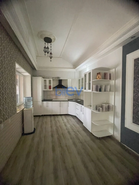 Satış 9 otaqlı Bağ evi  600m², Bakı