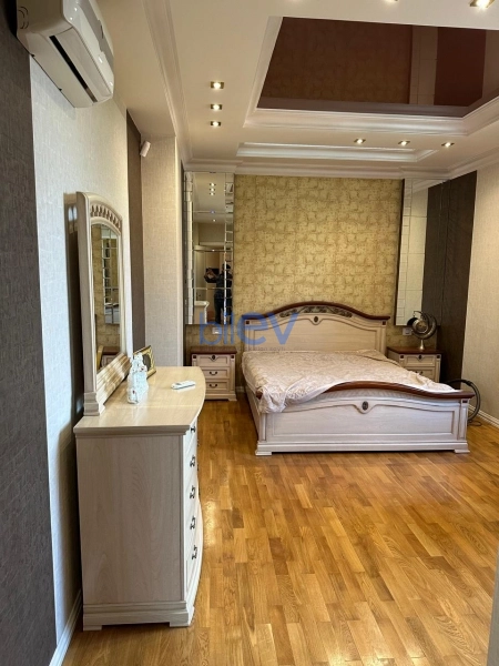Satış 6 otaqlı Villa  650m², Bakı