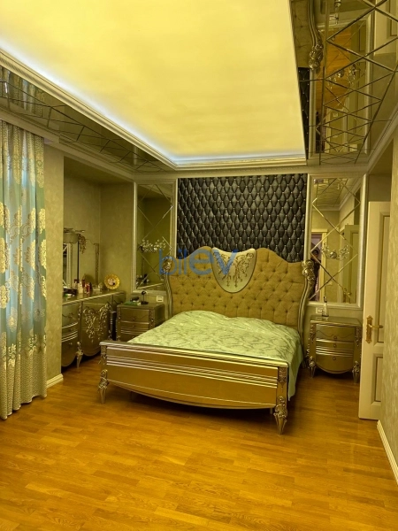 Satış 6 otaqlı Villa  650m², Bakı