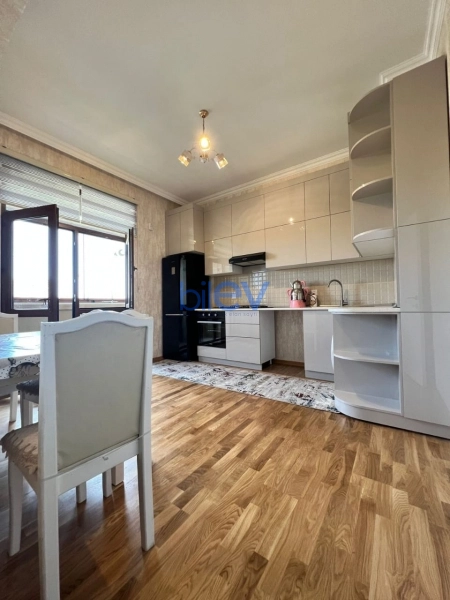 Aylıq Kirayə 3 otaqlı Yeni Tikili bina evi  105m², Bakı