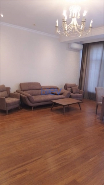 Aylıq Kirayə 3 otaqlı Yeni Tikili bina evi  140m², Bakı