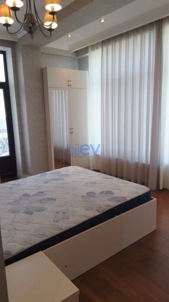 Aylıq Kirayə 3 otaqlı Yeni Tikili bina evi  140m², Bakı