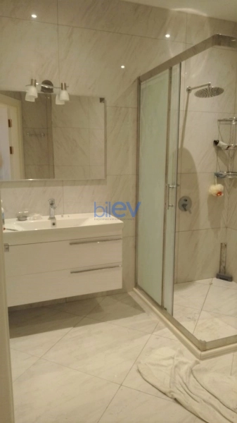 Aylıq Kirayə 3 otaqlı Yeni Tikili bina evi  140m², Bakı
