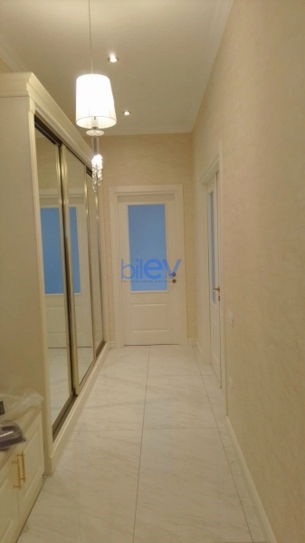 Aylıq Kirayə 3 otaqlı Yeni Tikili bina evi  140m², Bakı