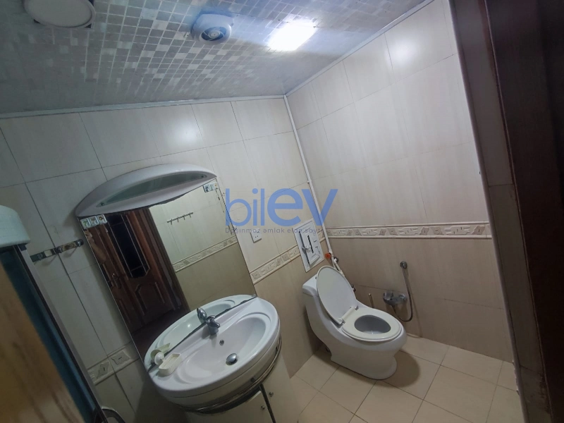Aylıq Kirayə 3 otaqlı Köhnə Tikili bina evi  120m², Bakı