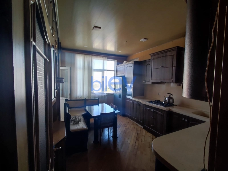 Aylıq Kirayə 3 otaqlı Köhnə Tikili bina evi  120m², Bakı