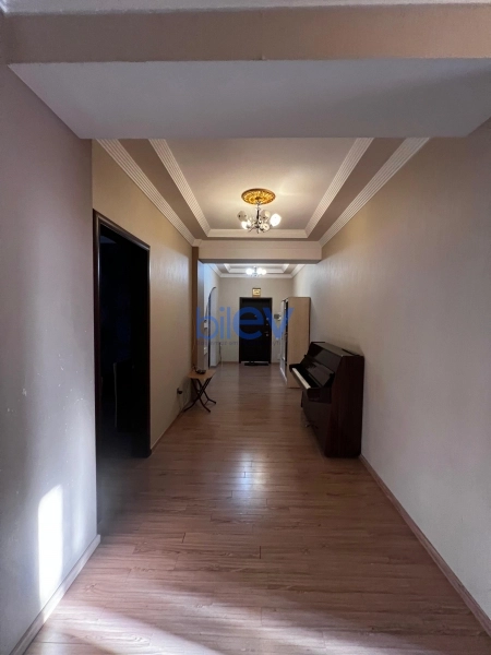 Aylıq Kirayə 3 otaqlı Yeni Tikili bina evi  140m², Bakı