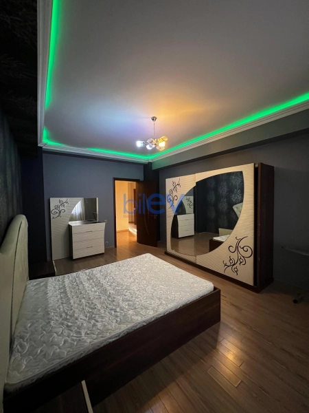 Aylıq Kirayə 3 otaqlı Yeni Tikili bina evi  140m², Bakı