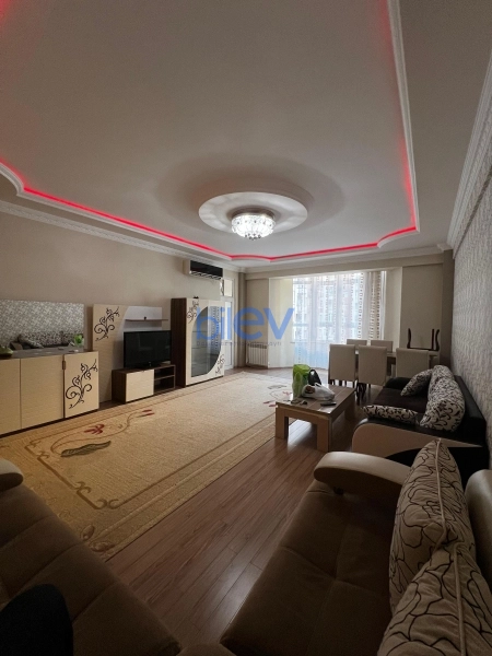 Aylıq Kirayə 3 otaqlı Yeni Tikili bina evi  140m², Bakı