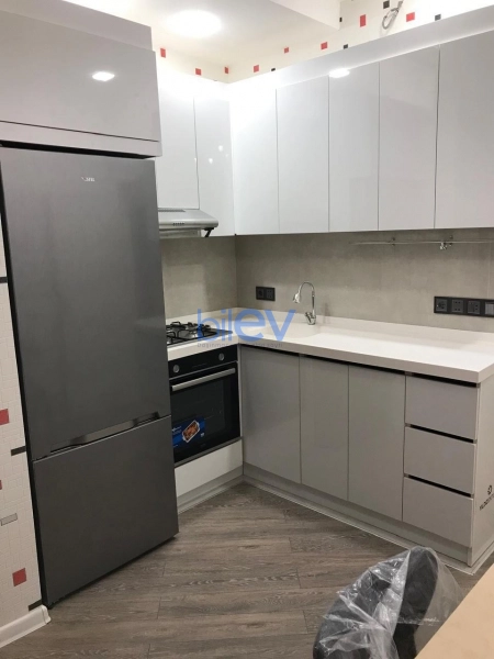 Aylıq Kirayə 3 otaqlı Yeni Tikili bina evi  110m², Bakı