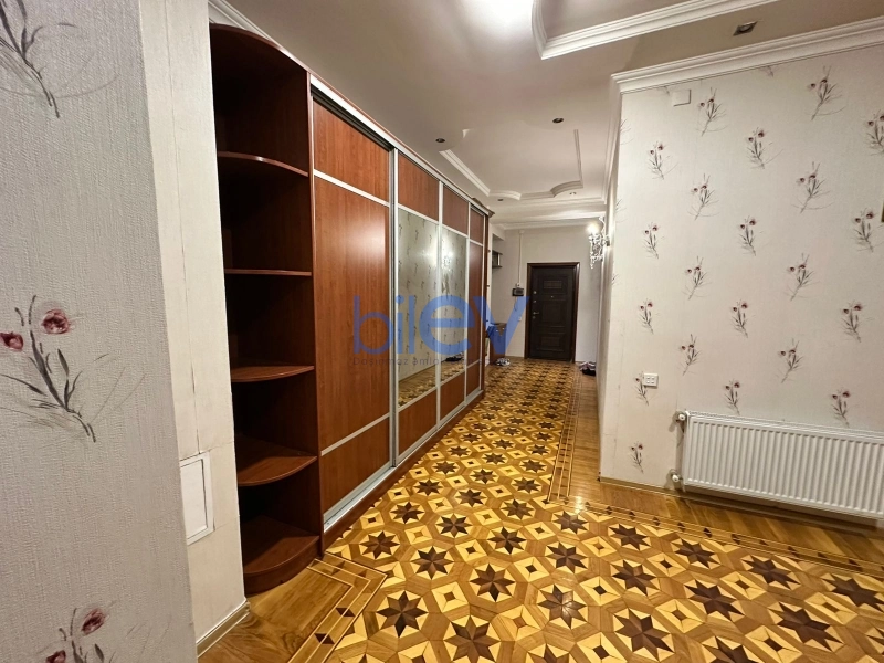 Aylıq Kirayə 3 otaqlı Yeni Tikili bina evi  145m², Bakı