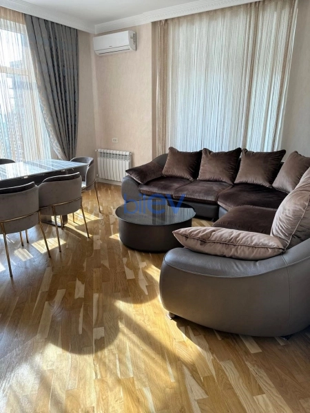 Aylıq Kirayə 3 otaqlı Yeni Tikili bina evi  121m², Bakı