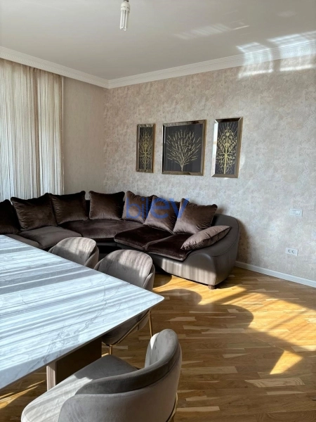 Aylıq Kirayə 3 otaqlı Yeni Tikili bina evi  121m², Bakı