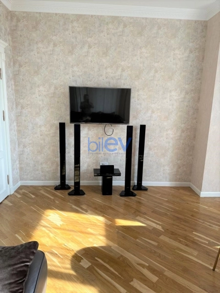 Aylıq Kirayə 3 otaqlı Yeni Tikili bina evi  121m², Bakı