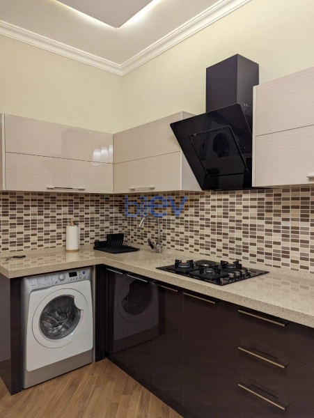 Aylıq Kirayə 3 otaqlı Yeni Tikili bina evi  95m², Bakı