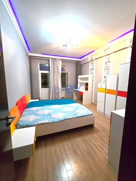 Aylıq Kirayə 3 otaqlı Yeni Tikili bina evi  140m², Bakı