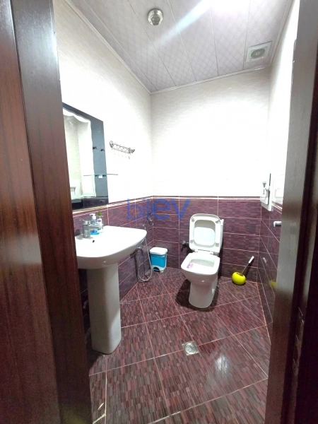 Aylıq Kirayə 3 otaqlı Yeni Tikili bina evi  140m², Bakı
