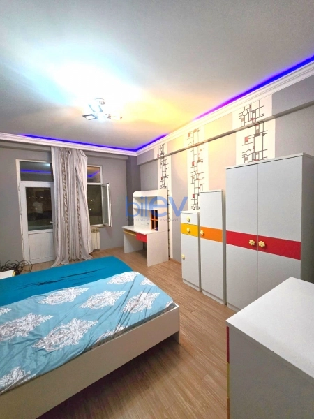 Aylıq Kirayə 3 otaqlı Yeni Tikili bina evi  140m², Bakı