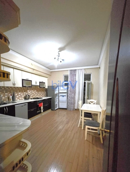 Aylıq Kirayə 3 otaqlı Yeni Tikili bina evi  140m², Bakı