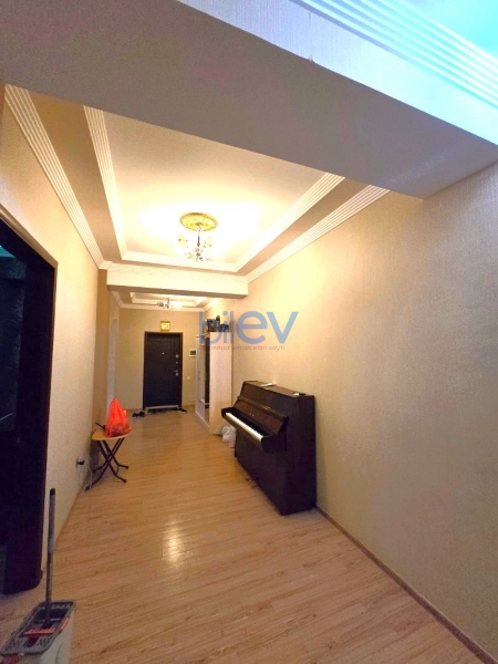 Aylıq Kirayə 3 otaqlı Yeni Tikili bina evi  140m², Bakı