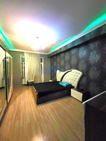 Aylıq Kirayə 3 otaqlı Yeni Tikili bina evi  140m², Bakı