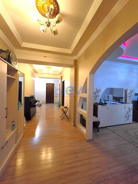Aylıq Kirayə 3 otaqlı Yeni Tikili bina evi  140m², Bakı