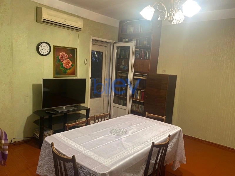 Aylıq Kirayə 2 otaqlı Köhnə Tikili bina evi  65m², Bakı