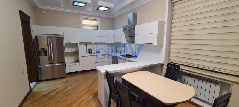 Aylıq Kirayə 7 otaqlı Villa  450m², Bakı