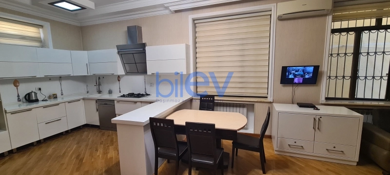 Aylıq Kirayə 7 otaqlı Villa  450m², Bakı