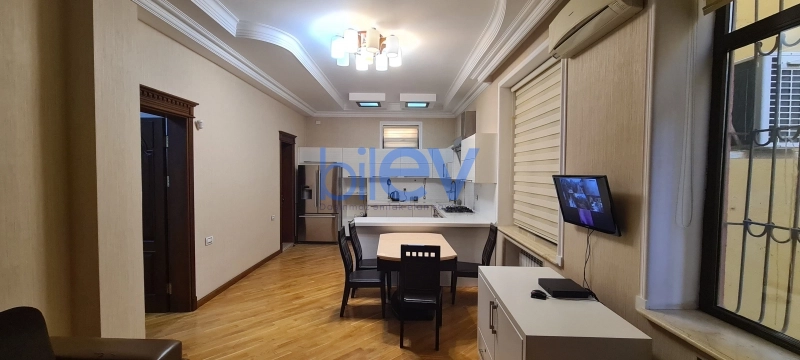 Aylıq Kirayə 7 otaqlı Villa  450m², Bakı