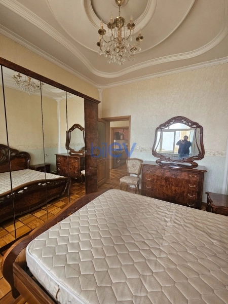 Satış 4 otaqlı Köhnə Tikili bina evi  110m², Bakı
