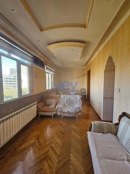 Satış 4 otaqlı Köhnə Tikili bina evi  110m², Bakı