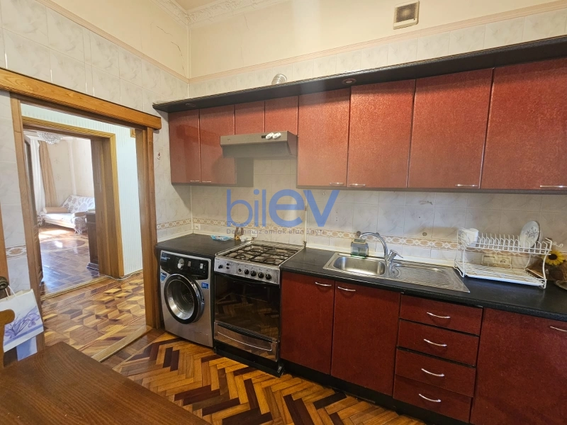 Satış 4 otaqlı Köhnə Tikili bina evi  110m², Bakı