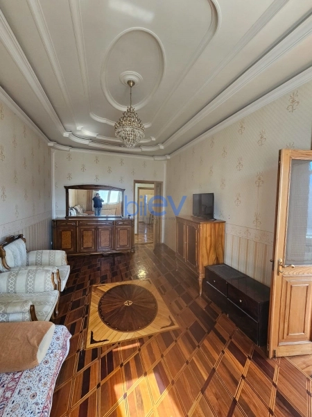 Satış 4 otaqlı Köhnə Tikili bina evi  110m², Bakı