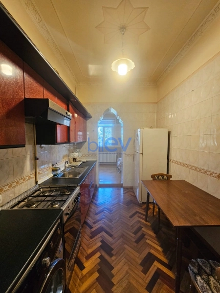 Satış 4 otaqlı Köhnə Tikili bina evi  110m², Bakı