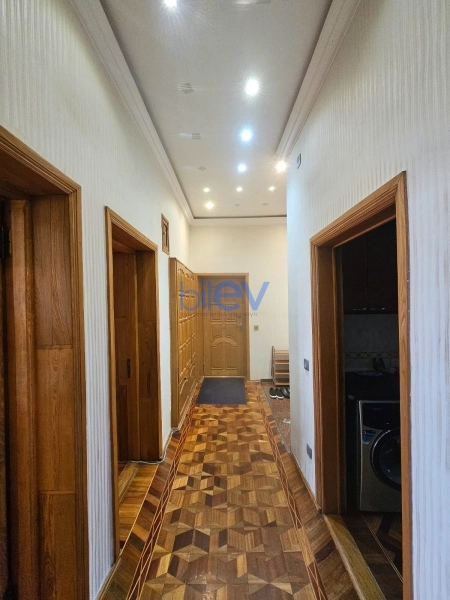 Satış 4 otaqlı Köhnə Tikili bina evi  110m², Bakı