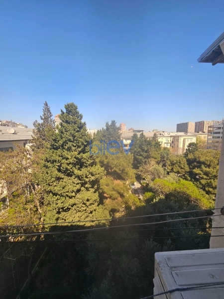 Satış 4 otaqlı Köhnə Tikili bina evi  110m², Bakı